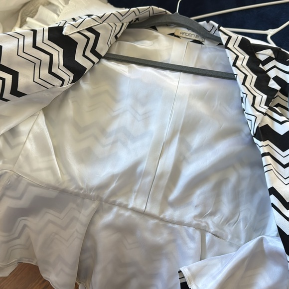 Black and white flare out dressy blazer - Picture 5 of 6